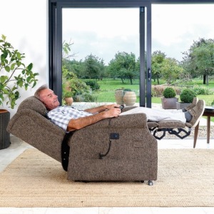 CosiChair Iconic Quad -Motor Riser Recliner chair